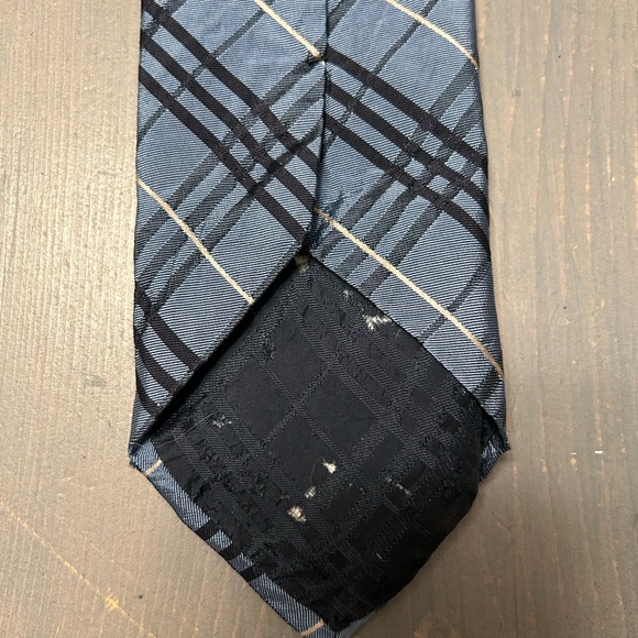 Burberry tie ✨ - Picture 5 of 13